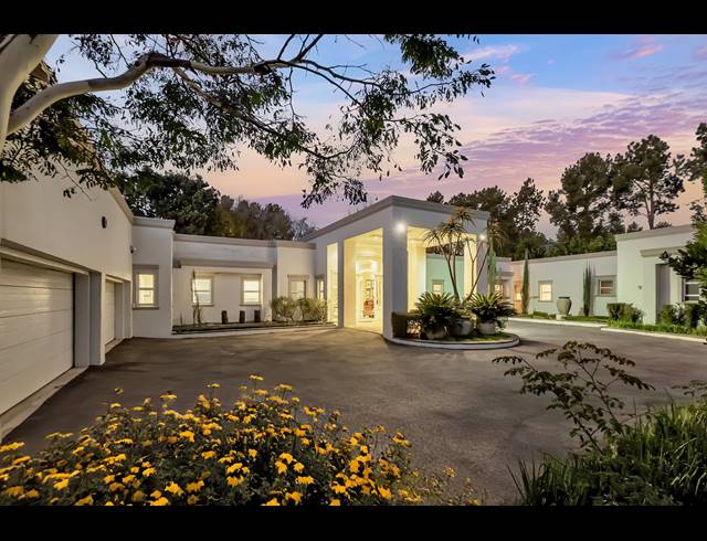 7 BEDROOM HOUSE FOR SALE IN BRYANSTON